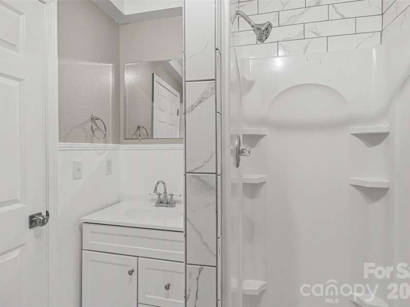 659 Salisbury Road, Hendersonville, NC 28792.  MLS# CAR4375304, YatesRealty ID 16244. 