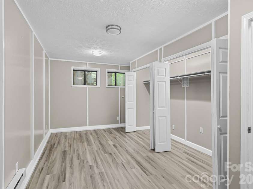 659 Salisbury Road, Hendersonville, NC 28792.  MLS# CAR4375304, YatesRealty ID 16244. 