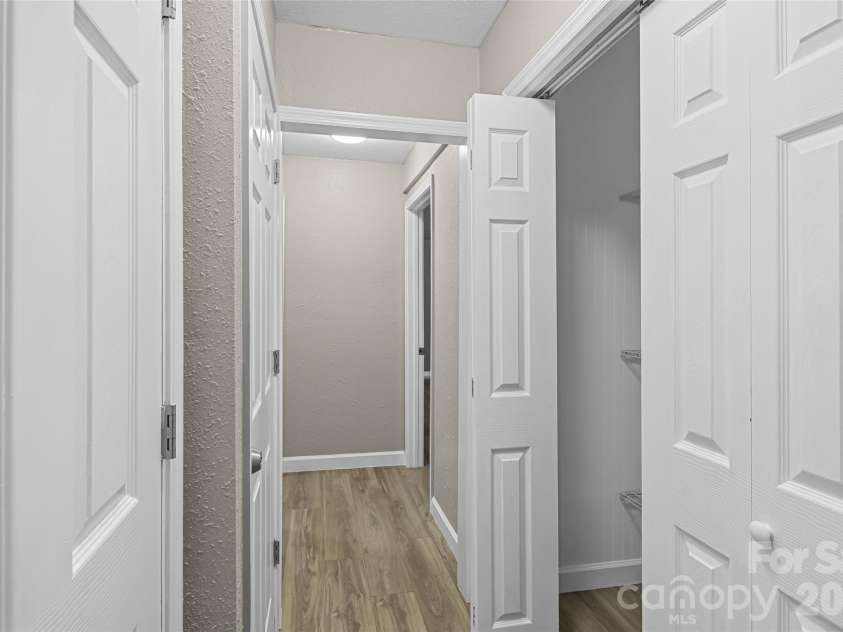 659 Salisbury Road, Hendersonville, NC 28792.  MLS# CAR4375304, YatesRealty ID 16244. 