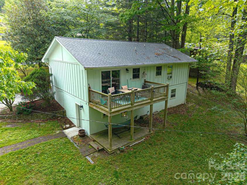 659 Salisbury Road, Hendersonville, NC 28792.  MLS# CAR4375304, YatesRealty ID 16244. 