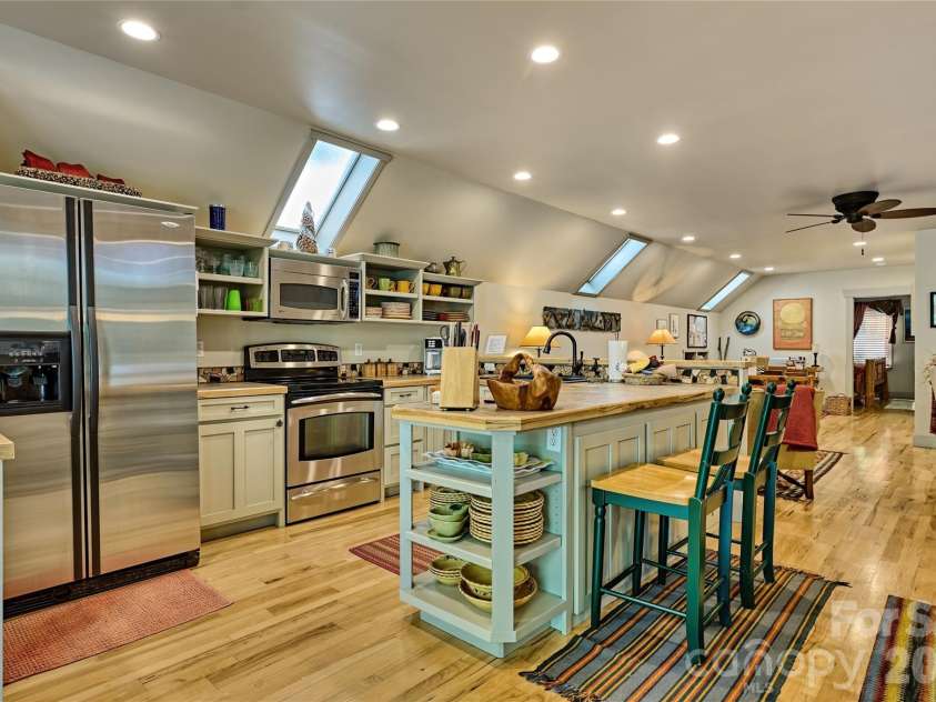 178 Whetstone Gap Road, Lake Toxaway, NC 28747.  MLS# CAR4375389, YatesRealty ID 16247. 