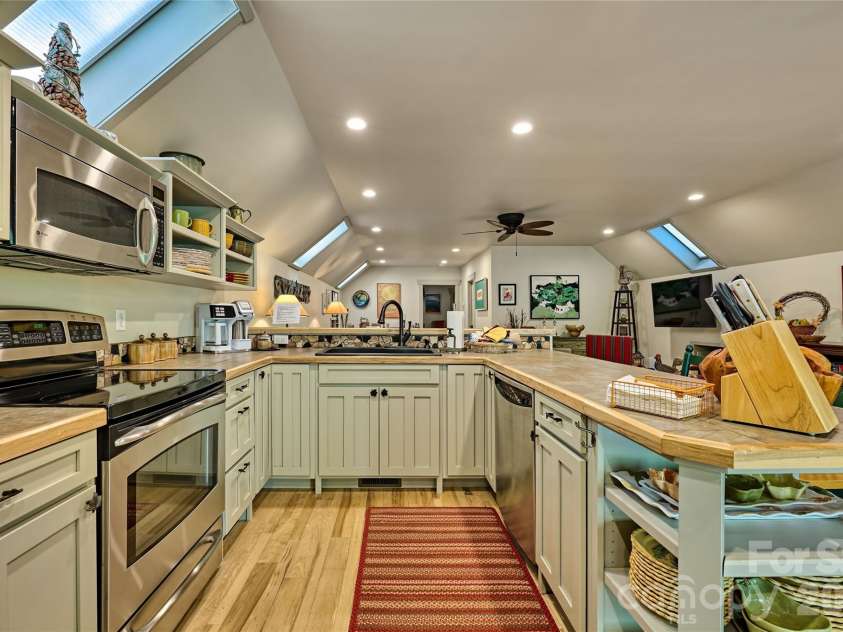 178 Whetstone Gap Road, Lake Toxaway, NC 28747.  MLS# CAR4375389, YatesRealty ID 16247. 