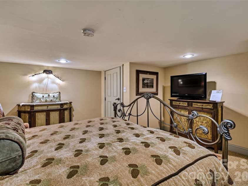 178 Whetstone Gap Road, Lake Toxaway, NC 28747.  MLS# CAR4375389, YatesRealty ID 16247. 