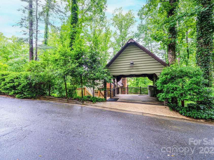 809 Westminster Circle, Lenoir, NC 28645.  MLS# CAR4263650, YatesRealty ID 16247. 