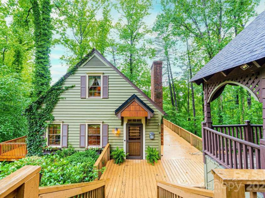 809 Westminster Circle, Lenoir, NC 28645.  MLS# CAR4263650, YatesRealty ID 16247. 