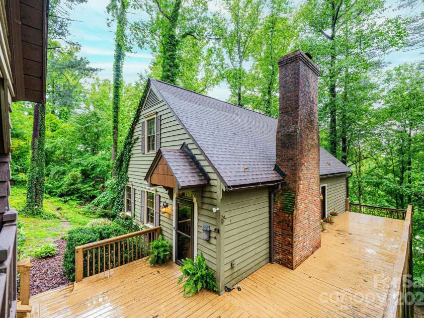 809 Westminster Circle, Lenoir, NC 28645.  MLS# CAR4263650, YatesRealty ID 16247. 