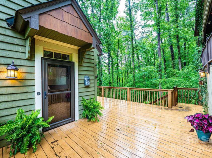 809 Westminster Circle, Lenoir, NC 28645.  MLS# CAR4263650, YatesRealty ID 16247. 