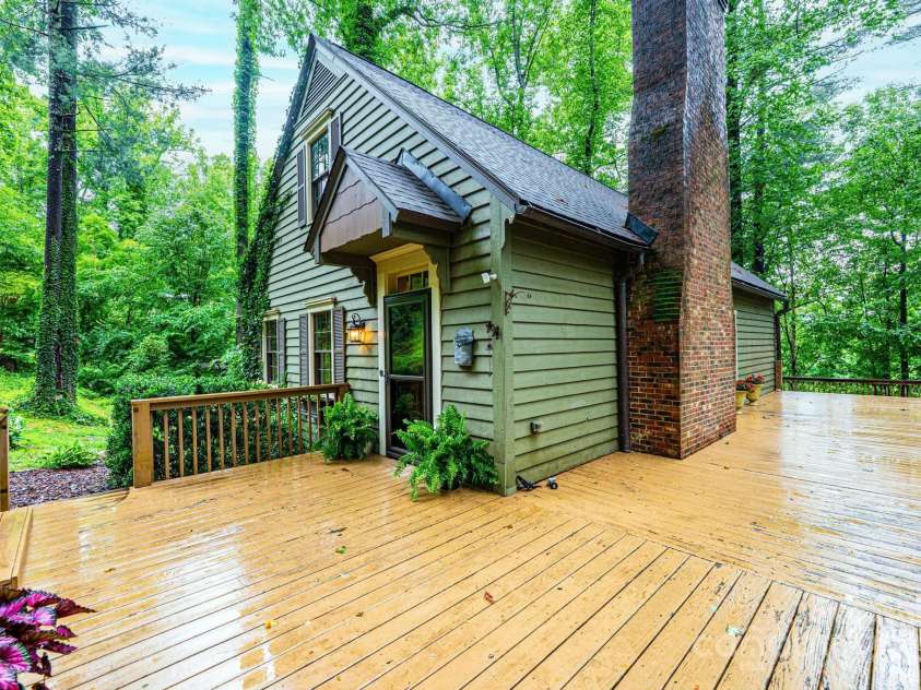 809 Westminster Circle, Lenoir, NC 28645.  MLS# CAR4263650, YatesRealty ID 16247. 