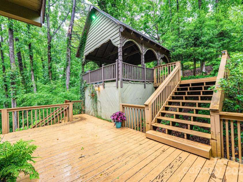 809 Westminster Circle, Lenoir, NC 28645.  MLS# CAR4263650, YatesRealty ID 16247. 