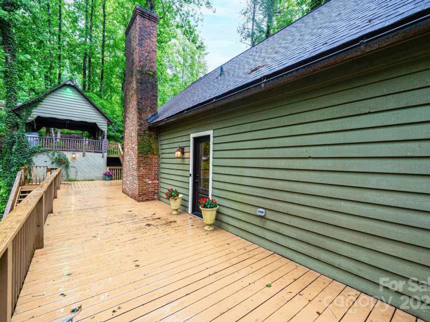 809 Westminster Circle, Lenoir, NC 28645.  MLS# CAR4263650, YatesRealty ID 16247. 