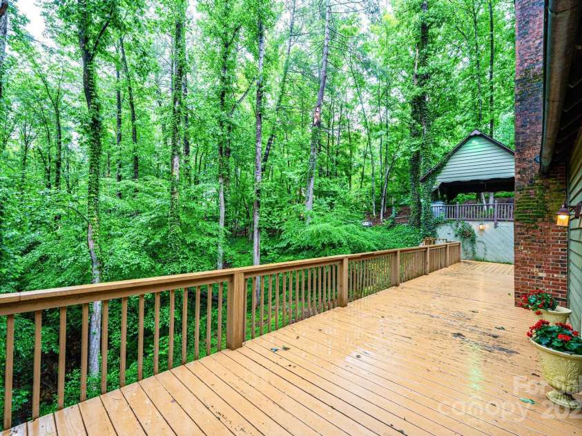 809 Westminster Circle, Lenoir, NC 28645.  MLS# CAR4263650, YatesRealty ID 16247. 