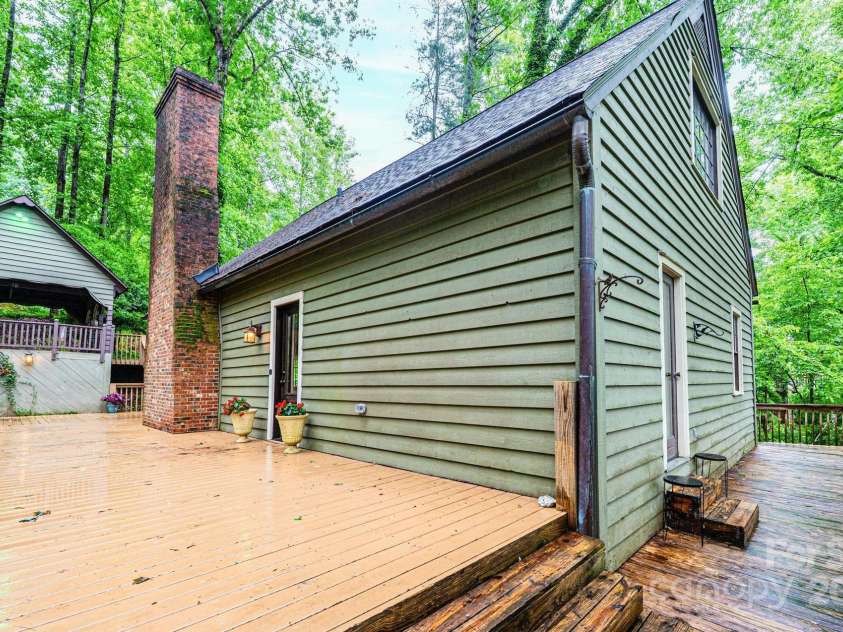 809 Westminster Circle, Lenoir, NC 28645.  MLS# CAR4263650, YatesRealty ID 16247. 