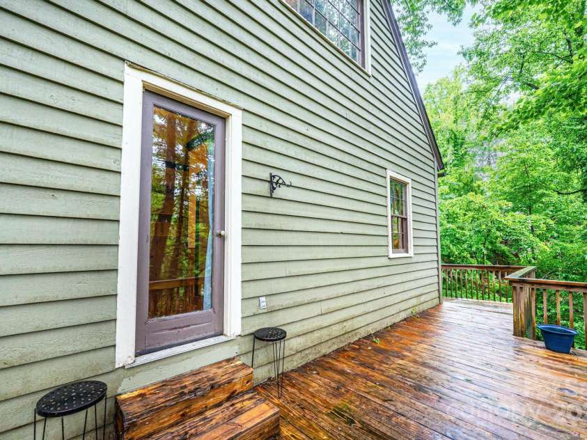 809 Westminster Circle, Lenoir, NC 28645.  MLS# CAR4263650, YatesRealty ID 16247. 