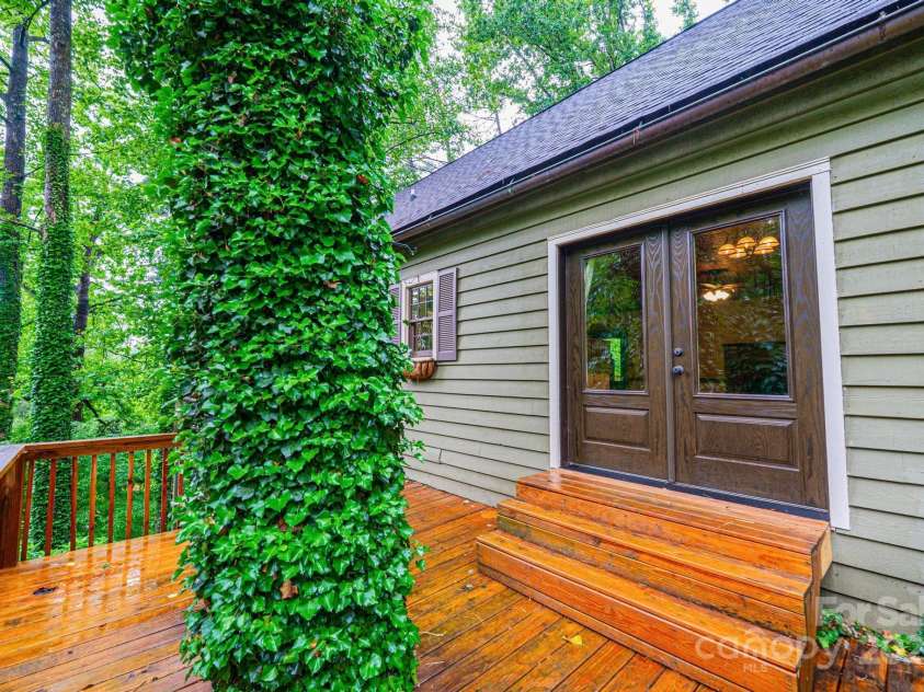 809 Westminster Circle, Lenoir, NC 28645.  MLS# CAR4263650, YatesRealty ID 16247. 