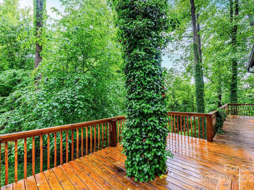 809 Westminster Circle, Lenoir, NC 28645.  MLS# CAR4263650, YatesRealty ID 16247. 