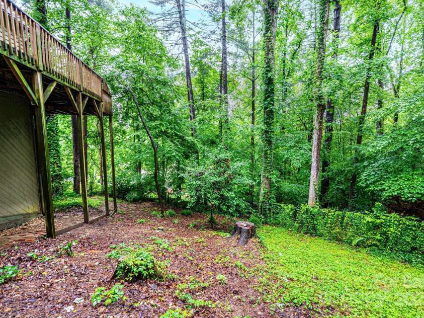 809 Westminster Circle, Lenoir, NC 28645.  MLS# CAR4263650, YatesRealty ID 16247. 