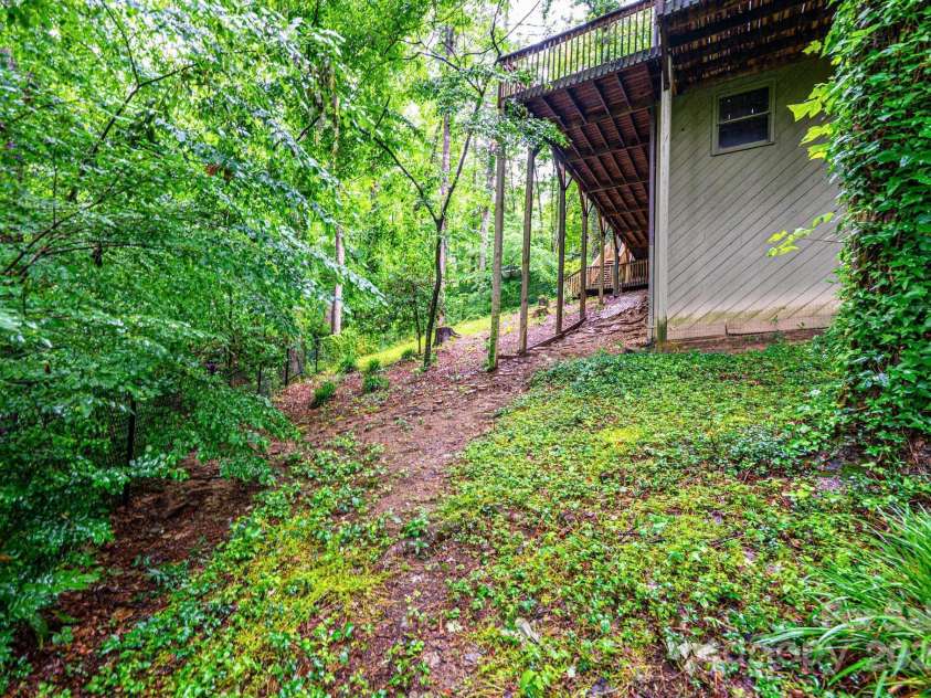 809 Westminster Circle, Lenoir, NC 28645.  MLS# CAR4263650, YatesRealty ID 16247. 