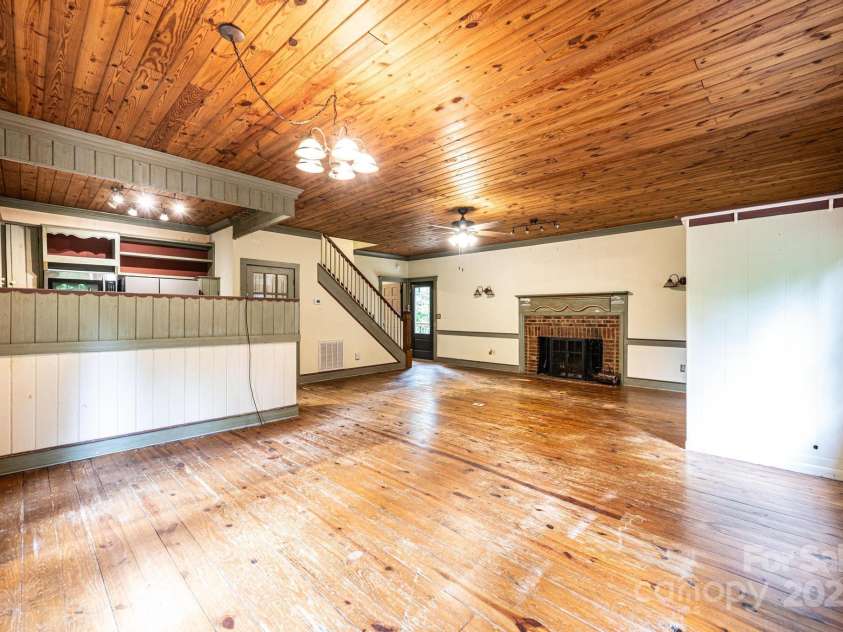 809 Westminster Circle, Lenoir, NC 28645.  MLS# CAR4263650, YatesRealty ID 16247. 