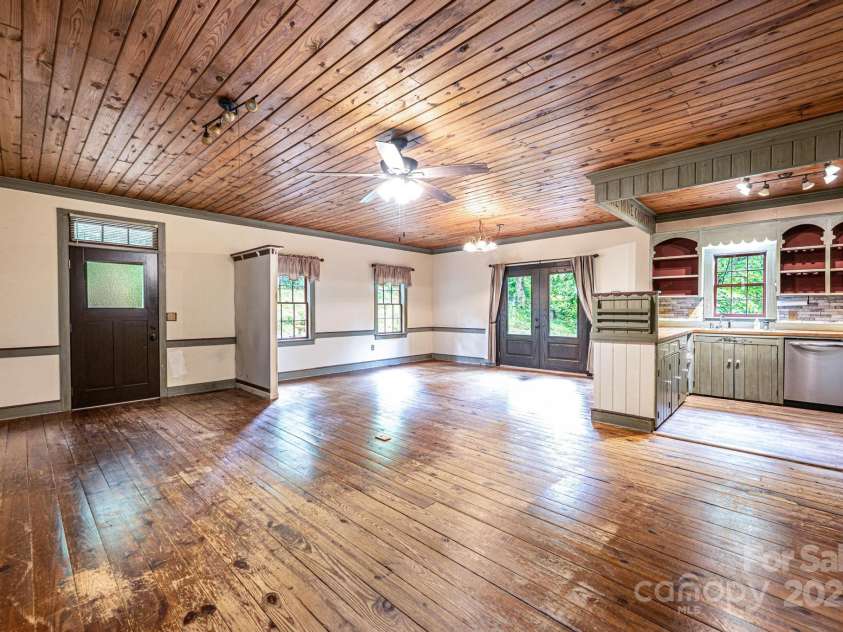 809 Westminster Circle, Lenoir, NC 28645.  MLS# CAR4263650, YatesRealty ID 16247. 