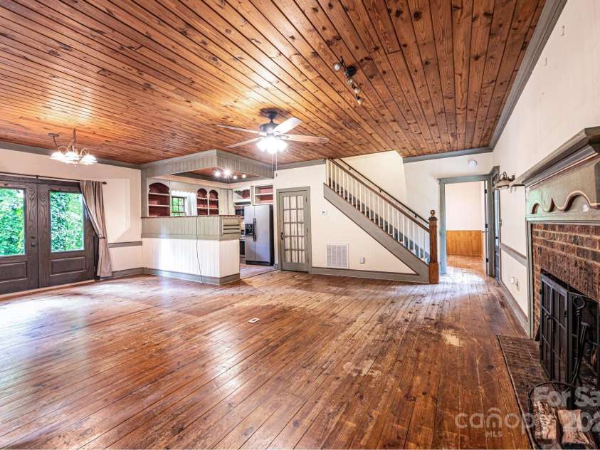 809 Westminster Circle, Lenoir, NC 28645.  MLS# CAR4263650, YatesRealty ID 16247. 