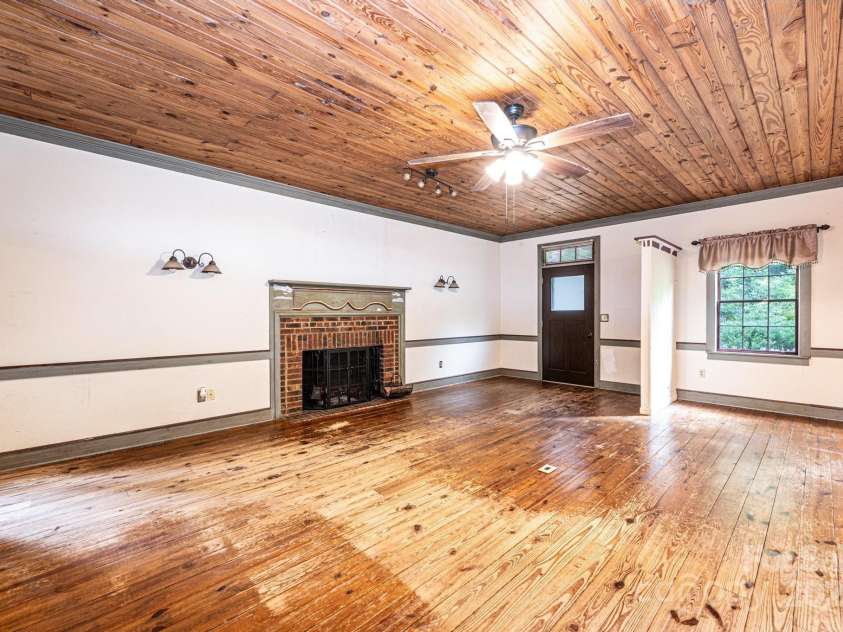 809 Westminster Circle, Lenoir, NC 28645.  MLS# CAR4263650, YatesRealty ID 16247. 