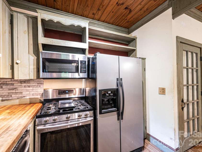 809 Westminster Circle, Lenoir, NC 28645.  MLS# CAR4263650, YatesRealty ID 16247. 