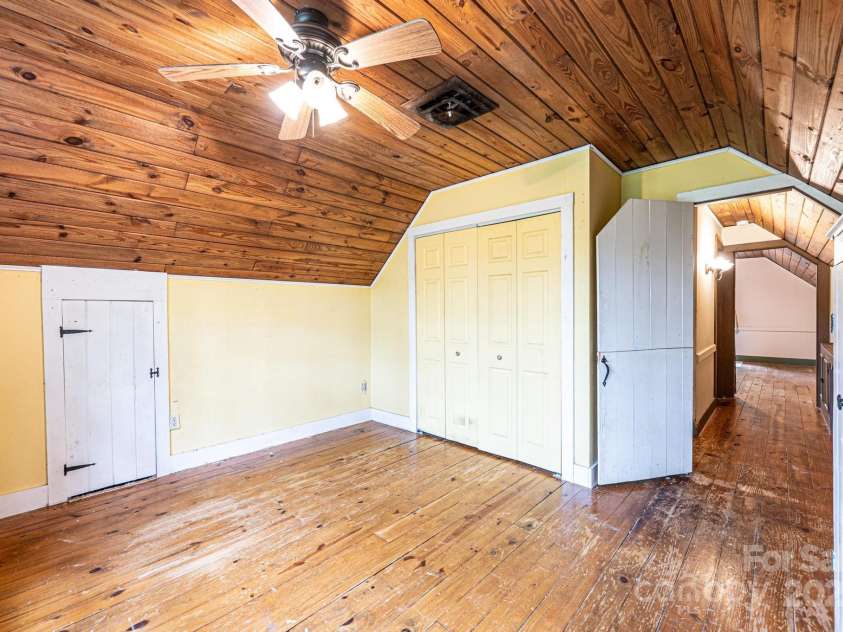 809 Westminster Circle, Lenoir, NC 28645.  MLS# CAR4263650, YatesRealty ID 16247. 