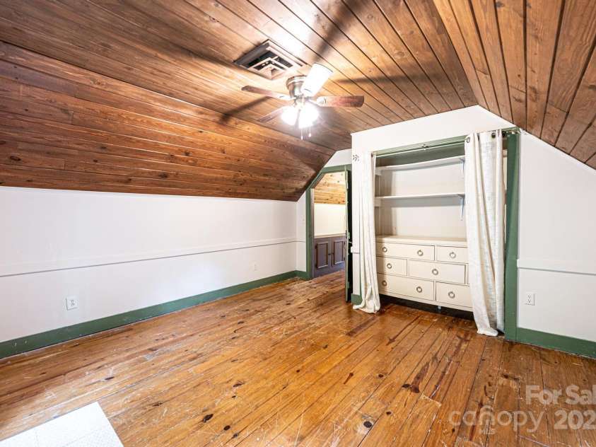 809 Westminster Circle, Lenoir, NC 28645.  MLS# CAR4263650, YatesRealty ID 16247. 