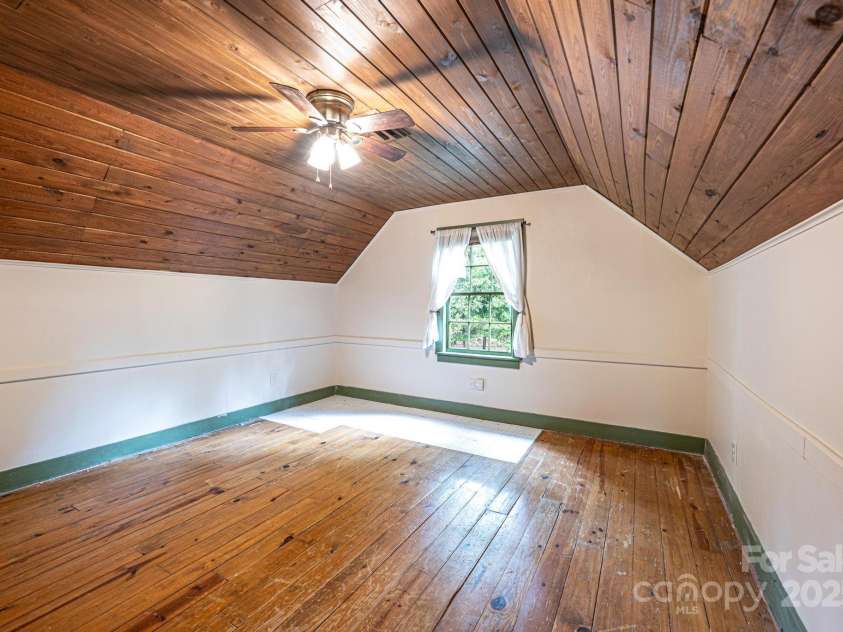 809 Westminster Circle, Lenoir, NC 28645.  MLS# CAR4263650, YatesRealty ID 16247. 