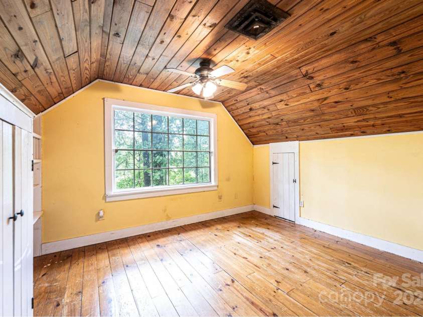 809 Westminster Circle, Lenoir, NC 28645.  MLS# CAR4263650, YatesRealty ID 16247. 