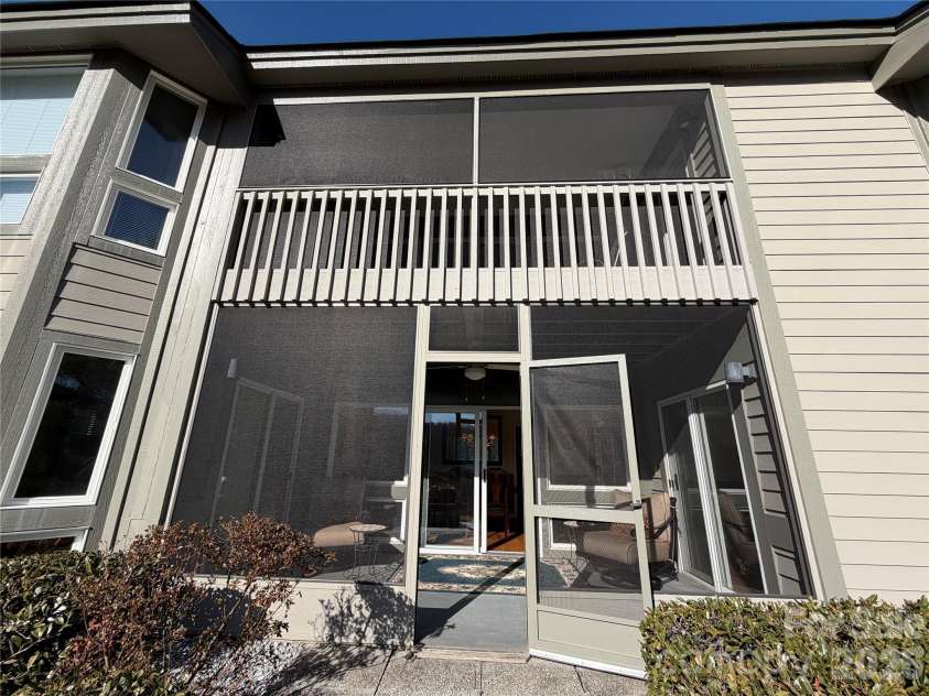 111 Burning Tree Lane, Flat Rock, NC 28731.  MLS# CAR4375443, YatesRealty ID 16248. 