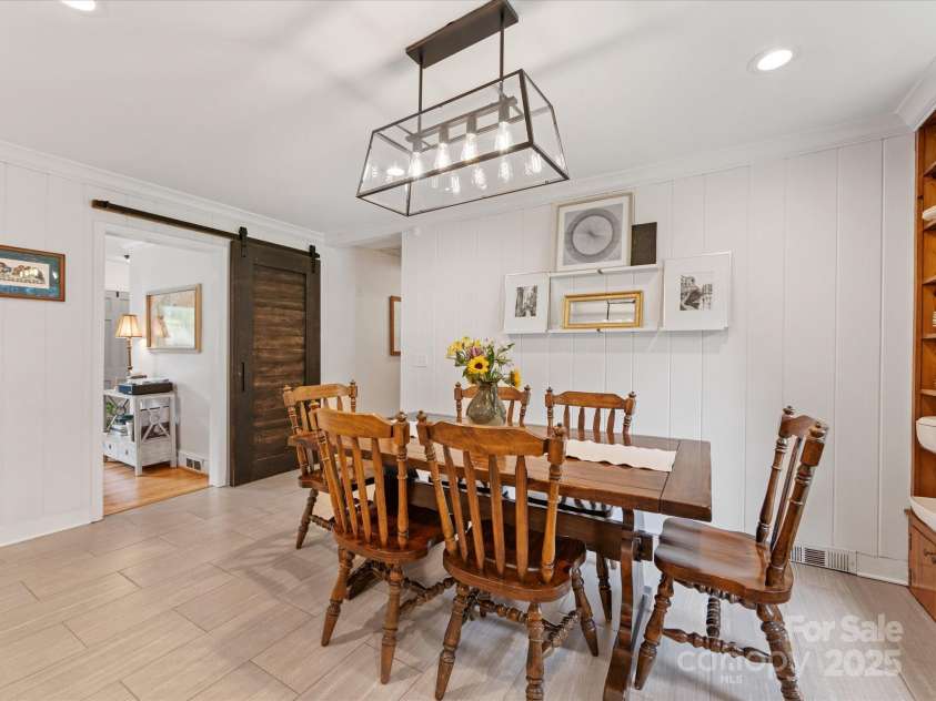 3042 Cresthill Drive, Charlotte, NC 28212.  MLS# CAR4264895, YatesRealty ID 16248. 