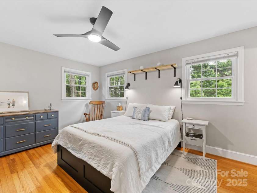 3042 Cresthill Drive, Charlotte, NC 28212.  MLS# CAR4264895, YatesRealty ID 16248. 