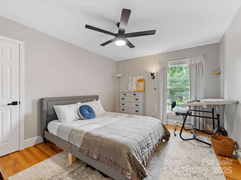 3042 Cresthill Drive, Charlotte, NC 28212.  MLS# CAR4264895, YatesRealty ID 16248. 