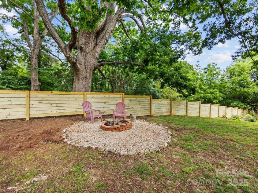 3042 Cresthill Drive, Charlotte, NC 28212.  MLS# CAR4264895, YatesRealty ID 16248. 