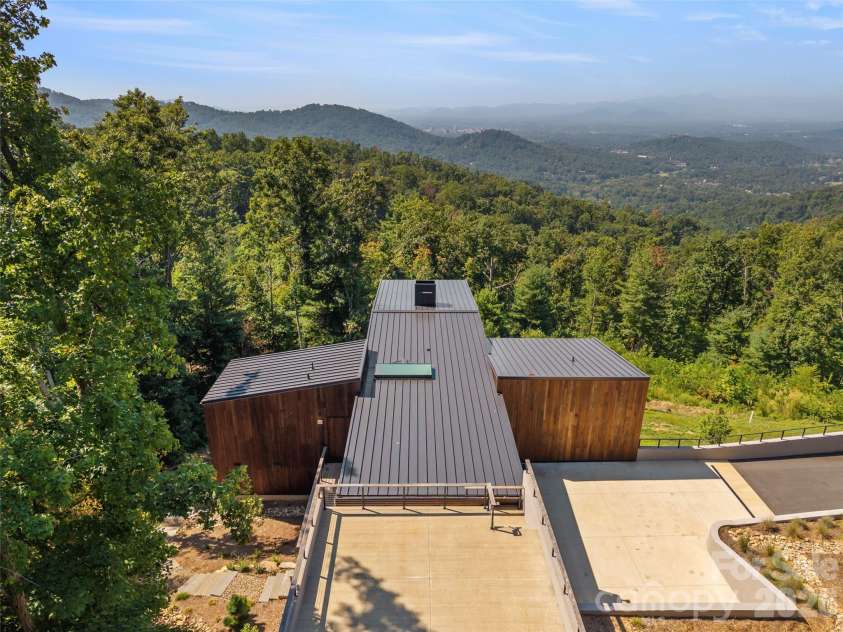 641 Elk Mountain Scenic Highway, Asheville, NC 28804.  MLS# CAR4364481, YatesRealty ID 16249. 