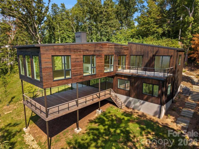 641 Elk Mountain Scenic Highway, Asheville, NC 28804.  MLS# CAR4364481, YatesRealty ID 16249. 