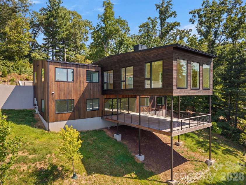641 Elk Mountain Scenic Highway, Asheville, NC 28804.  MLS# CAR4364481, YatesRealty ID 16249. 