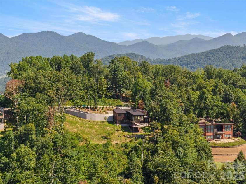 641 Elk Mountain Scenic Highway, Asheville, NC 28804.  MLS# CAR4364481, YatesRealty ID 16249. 
