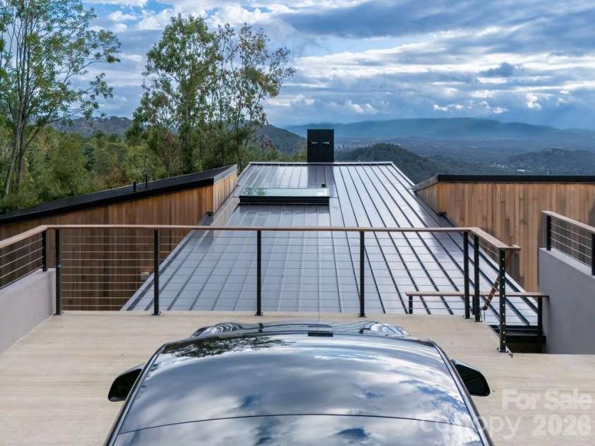 641 Elk Mountain Scenic Highway, Asheville, NC 28804.  MLS# CAR4364481, YatesRealty ID 16249. © David Sundberg/Esto