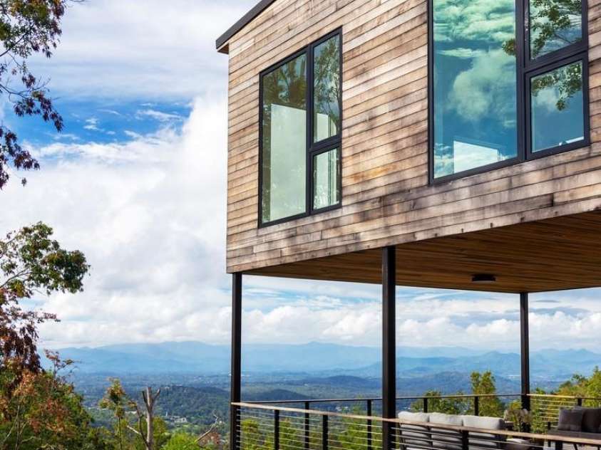 641 Elk Mountain Scenic Highway, Asheville, NC 28804.  MLS# CAR4364481, YatesRealty ID 16249. © David Sundberg/Esto