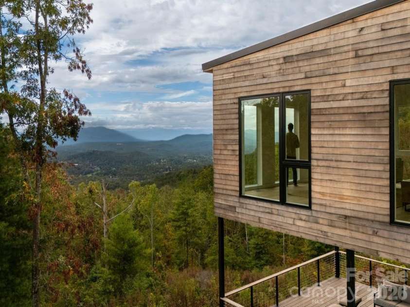 641 Elk Mountain Scenic Highway, Asheville, NC 28804.  MLS# CAR4364481, YatesRealty ID 16249. © David Sundberg/Esto