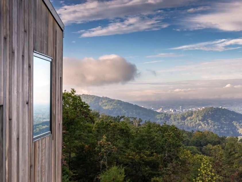 641 Elk Mountain Scenic Highway, Asheville, NC 28804.  MLS# CAR4364481, YatesRealty ID 16249. © David Sundberg/Esto