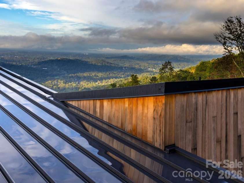 641 Elk Mountain Scenic Highway, Asheville, NC 28804.  MLS# CAR4364481, YatesRealty ID 16249. © David Sundberg/Esto