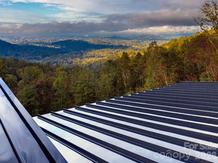 641 Elk Mountain Scenic Highway, Asheville, NC 28804.  MLS# CAR4364481, YatesRealty ID 16249. © David Sundberg/Esto