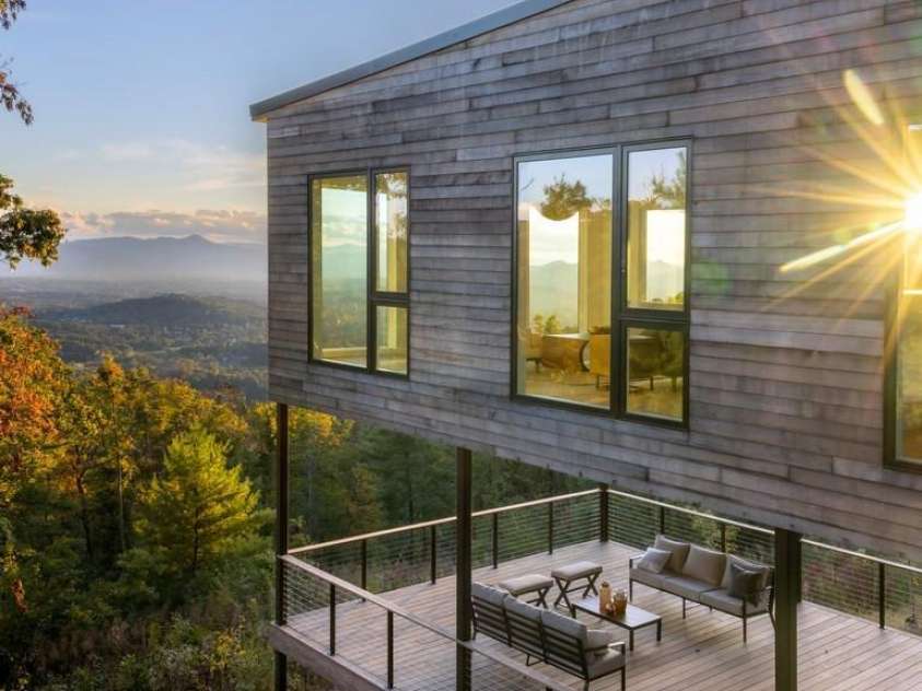 641 Elk Mountain Scenic Highway, Asheville, NC 28804.  MLS# CAR4364481, YatesRealty ID 16249. © David Sundberg/Esto