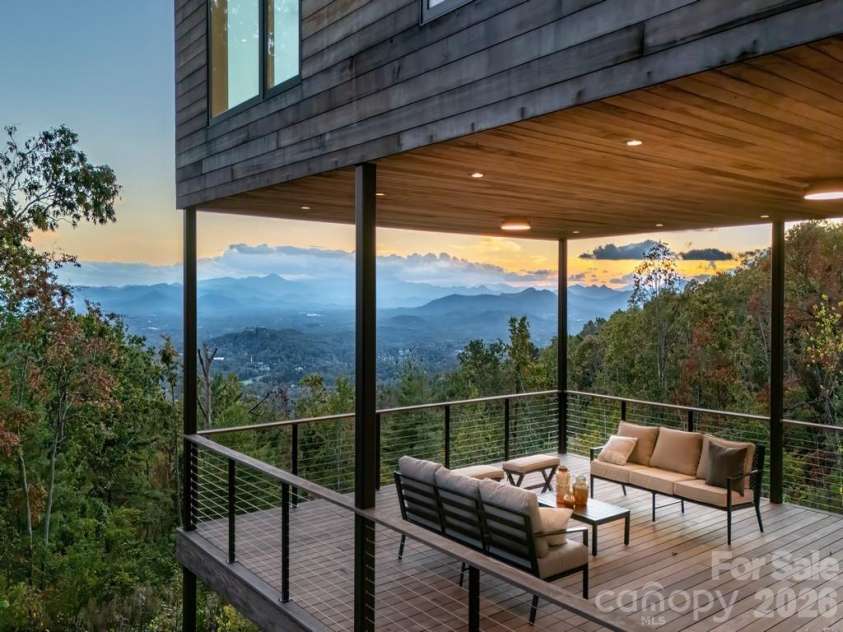 641 Elk Mountain Scenic Highway, Asheville, NC 28804.  MLS# CAR4364481, YatesRealty ID 16249. © David Sundberg/Esto