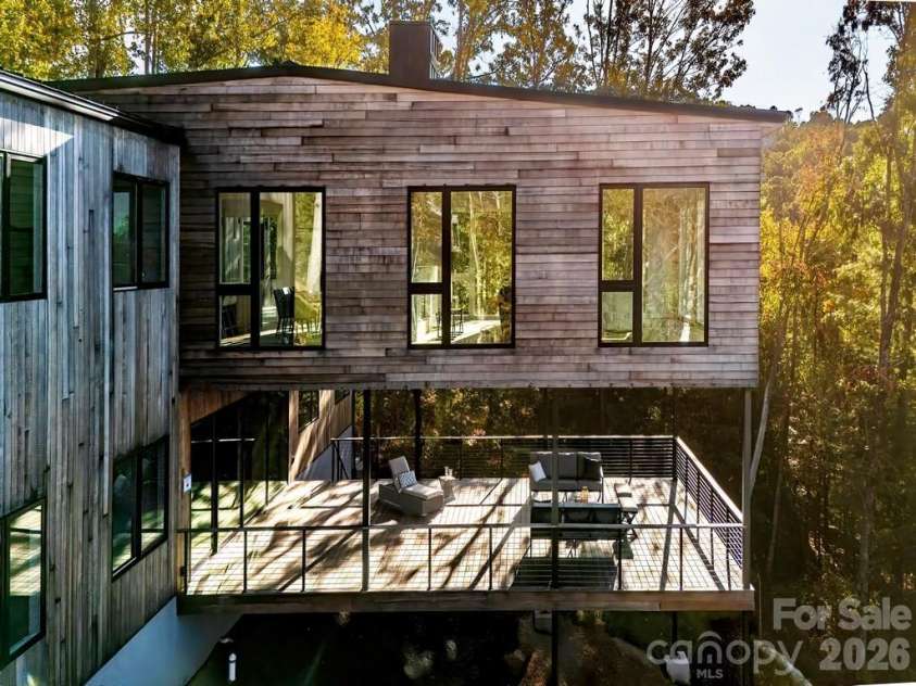 641 Elk Mountain Scenic Highway, Asheville, NC 28804.  MLS# CAR4364481, YatesRealty ID 16249. © David Sundberg/Esto
