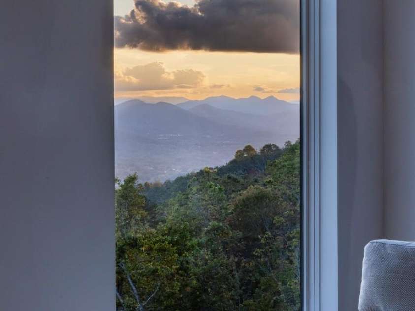 641 Elk Mountain Scenic Highway, Asheville, NC 28804.  MLS# CAR4364481, YatesRealty ID 16249. © David Sundberg/Esto