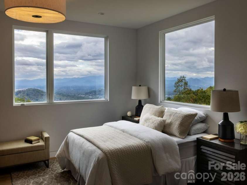 641 Elk Mountain Scenic Highway, Asheville, NC 28804.  MLS# CAR4364481, YatesRealty ID 16249. © David Sundberg/Esto